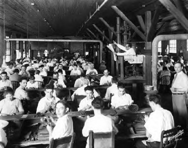 1930 lector reading in an Ybor factory