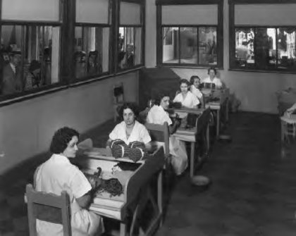 female boxers in Ybor City in the 1940's